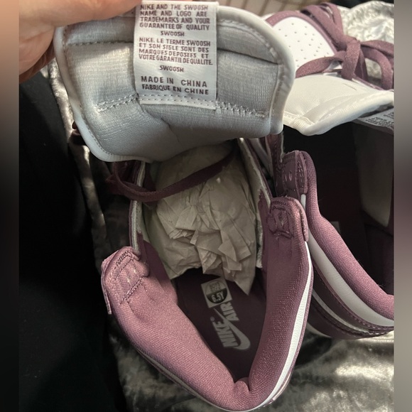 Nike air Jordan 1 retro high OG white/ mauve 6.5Y =8 in women’s - Picture 5 of 9